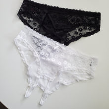 Load image into Gallery viewer, Daisy lace and mesh panty
