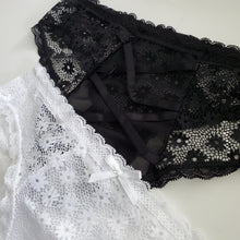 Load image into Gallery viewer, Daisy lace and mesh panty
